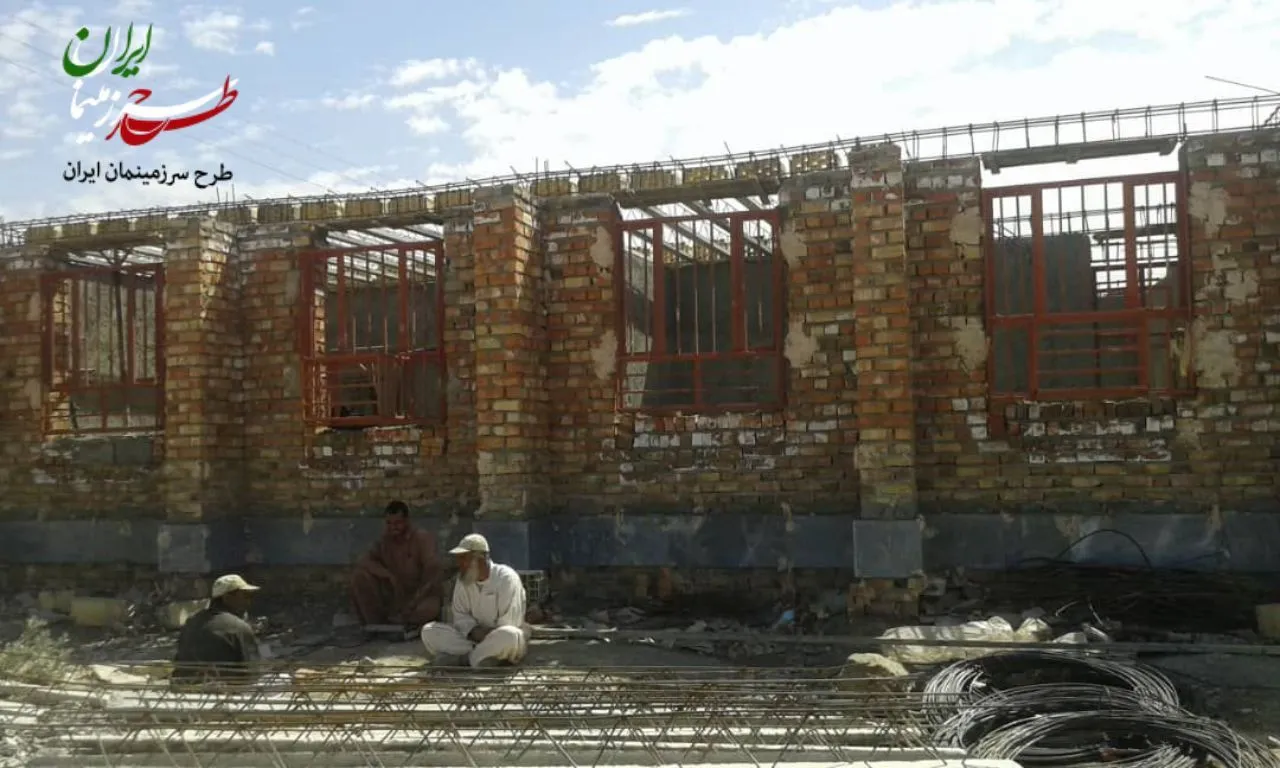 مدرسه روستای کزور، سرباز