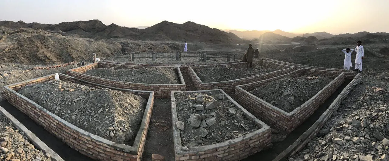 مدرسه سعادت‌آباد، پارود سرباز